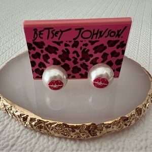 New Betsey Johnson Pearl studs earring